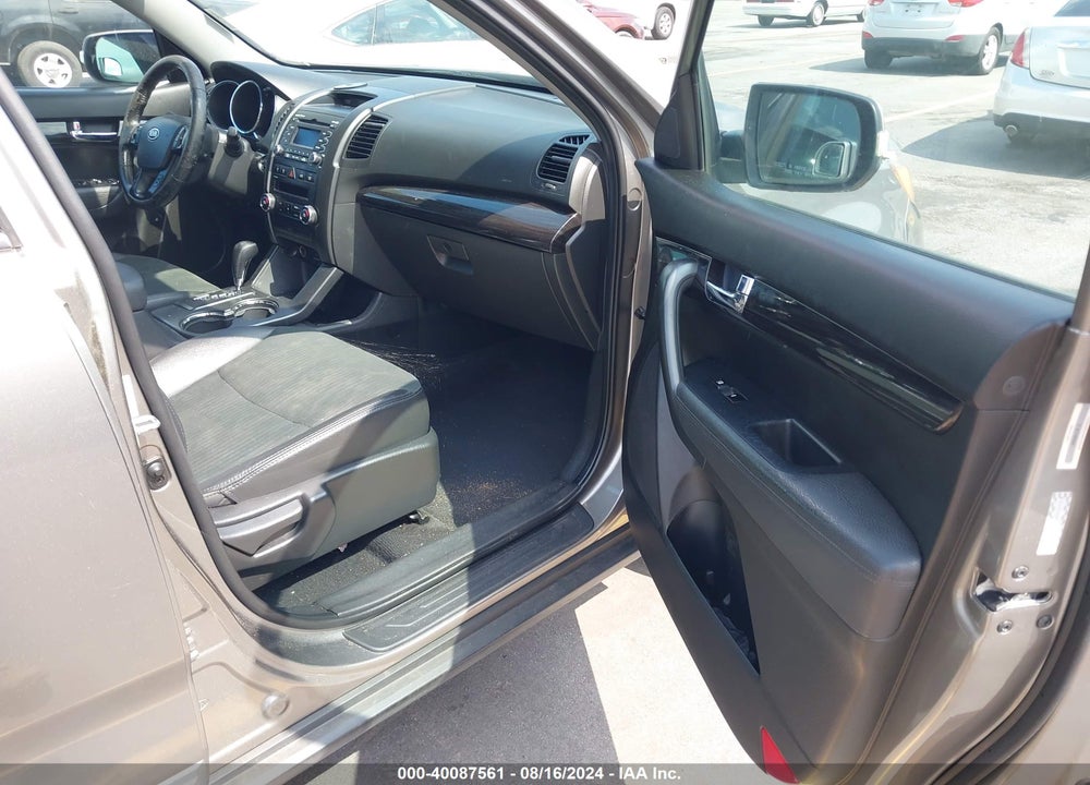2011 KIA SORENTO EX V6 VIN: 5XYKUDA29BG124169