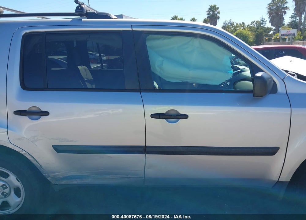 2015 HONDA PILOT LX VIN: 5FNYF4H24FB041109