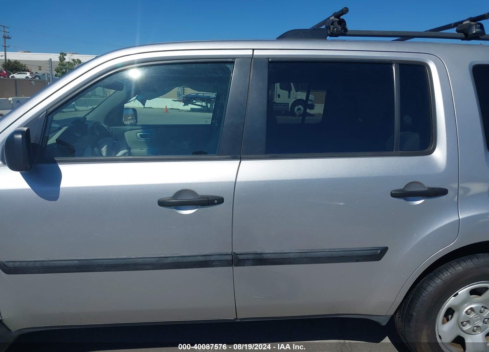 2015 HONDA PILOT LX VIN: 5FNYF4H24FB041109
