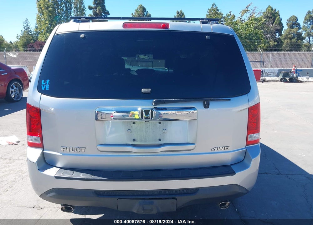 2015 HONDA PILOT LX VIN: 5FNYF4H24FB041109
