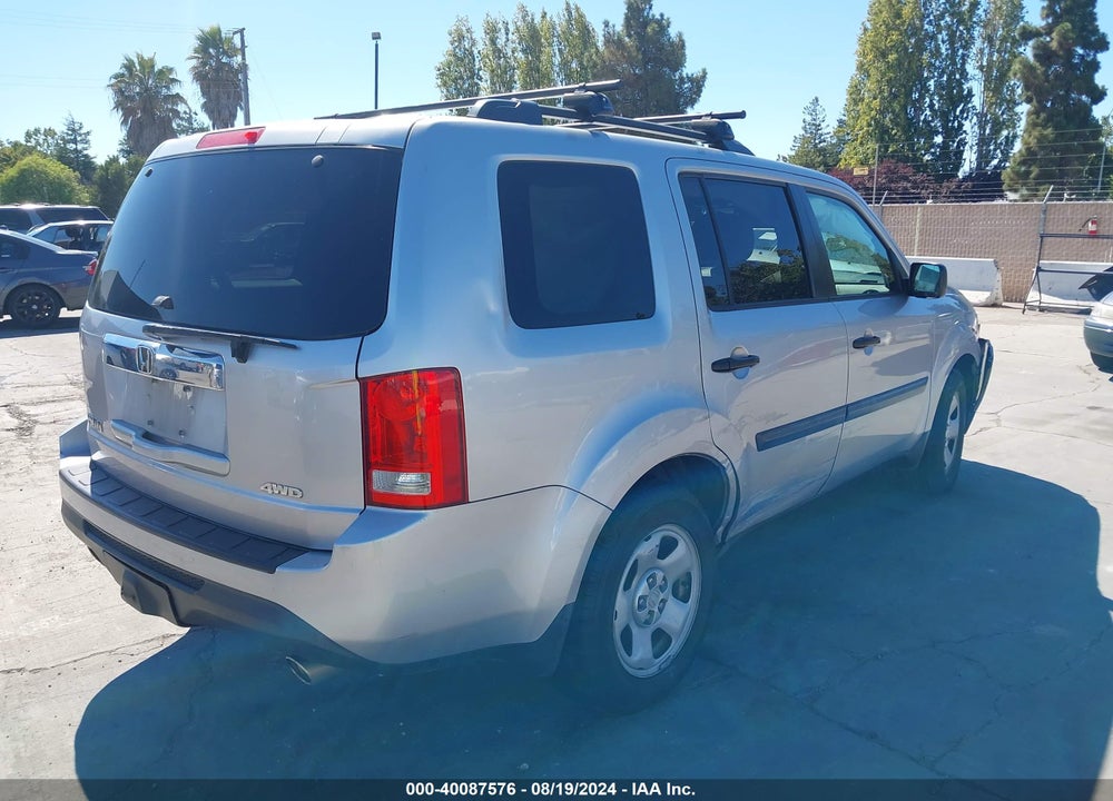 2015 HONDA PILOT LX VIN: 5FNYF4H24FB041109