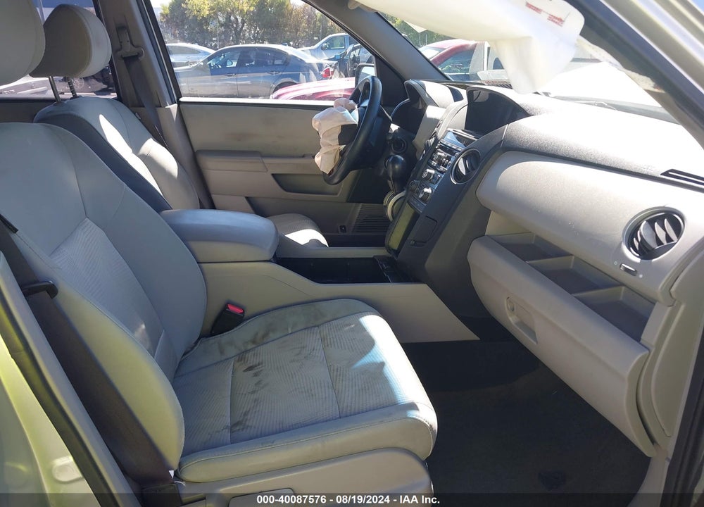 2015 HONDA PILOT LX VIN: 5FNYF4H24FB041109