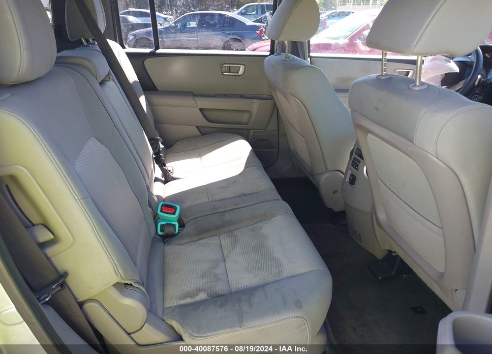 2015 HONDA PILOT LX VIN: 5FNYF4H24FB041109