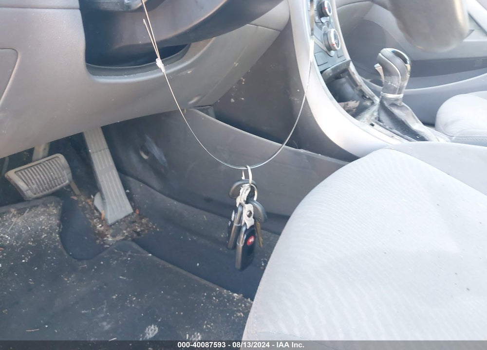 2014 HYUNDAI ELANTRA VIN: 5NPDH4AE7EH472198