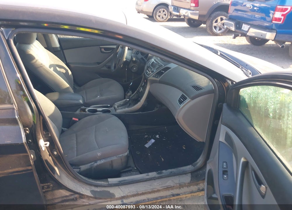 2014 HYUNDAI ELANTRA VIN: 5NPDH4AE7EH472198