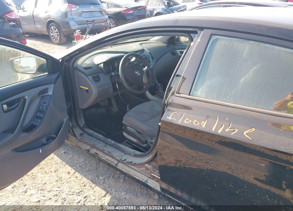 2014 HYUNDAI ELANTRA VIN: 5NPDH4AE7EH472198