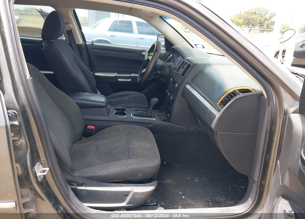2008 CHRYSLER 300 LX VIN: 2C3KA43R18H323055