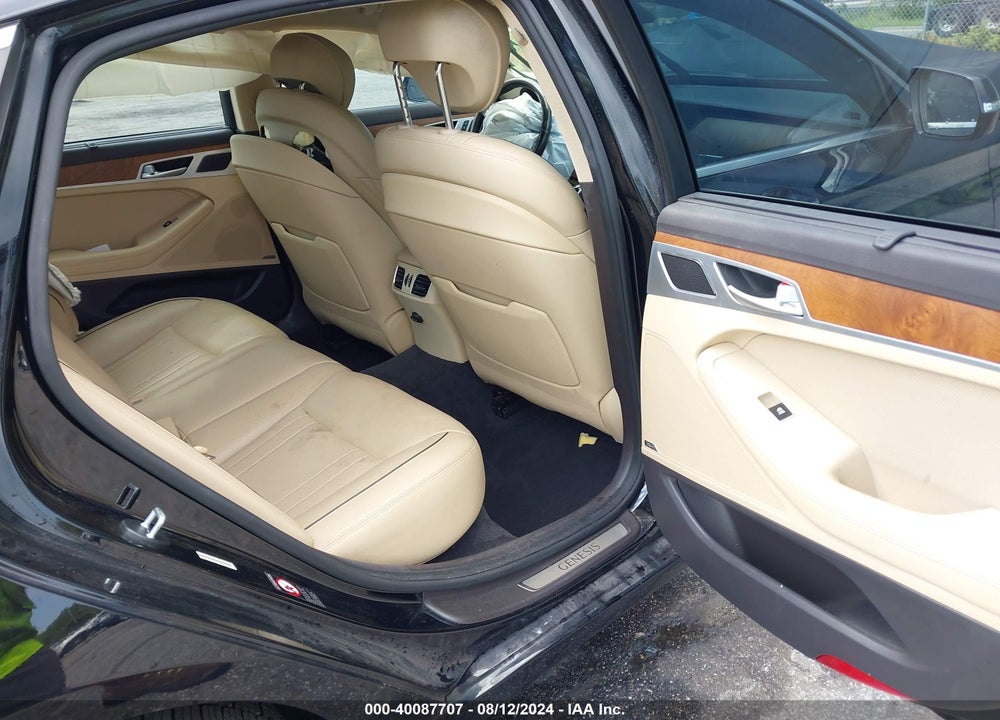 2015 HYUNDAI GENESIS 3.8 VIN: KMHGN4JE5FU025703