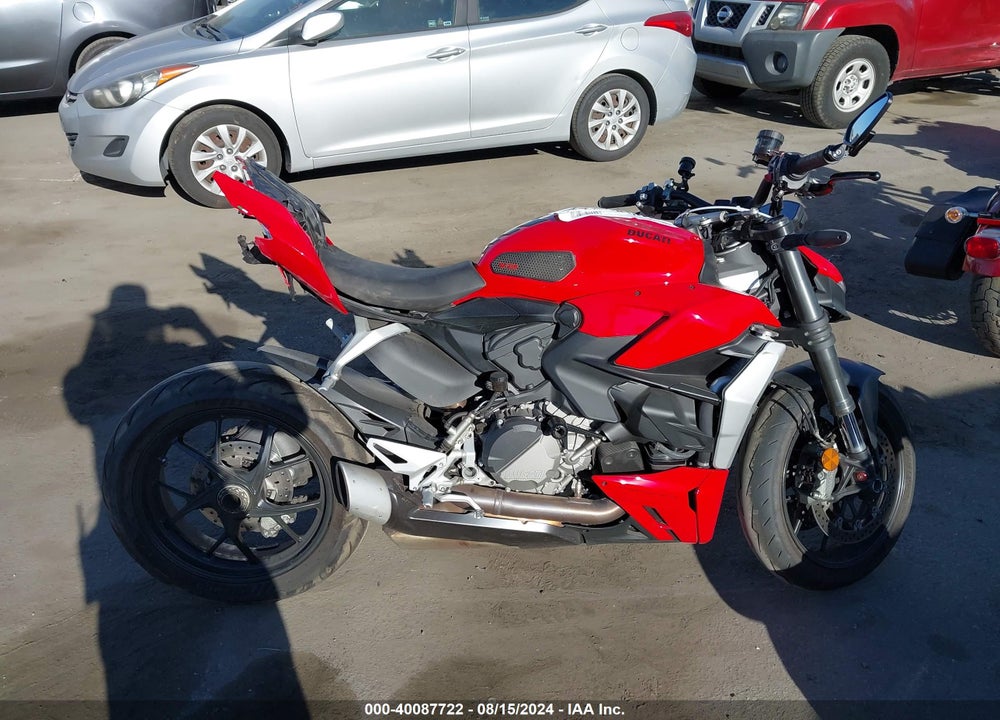 2022 DUCATI STREETFIGHTER V2 VIN: ZDMFAKYW2NB002750