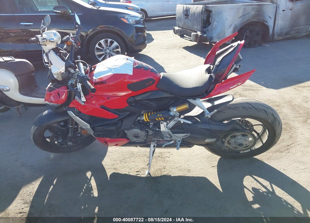 2022 DUCATI STREETFIGHTER V2 VIN: ZDMFAKYW2NB002750
