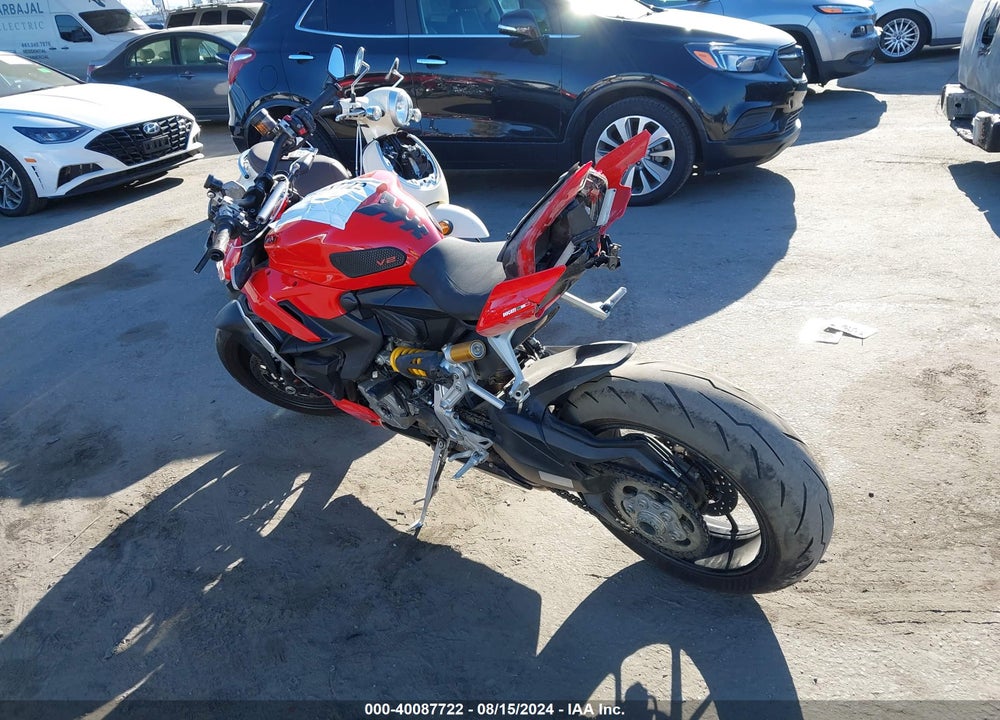 2022 DUCATI STREETFIGHTER V2 VIN: ZDMFAKYW2NB002750