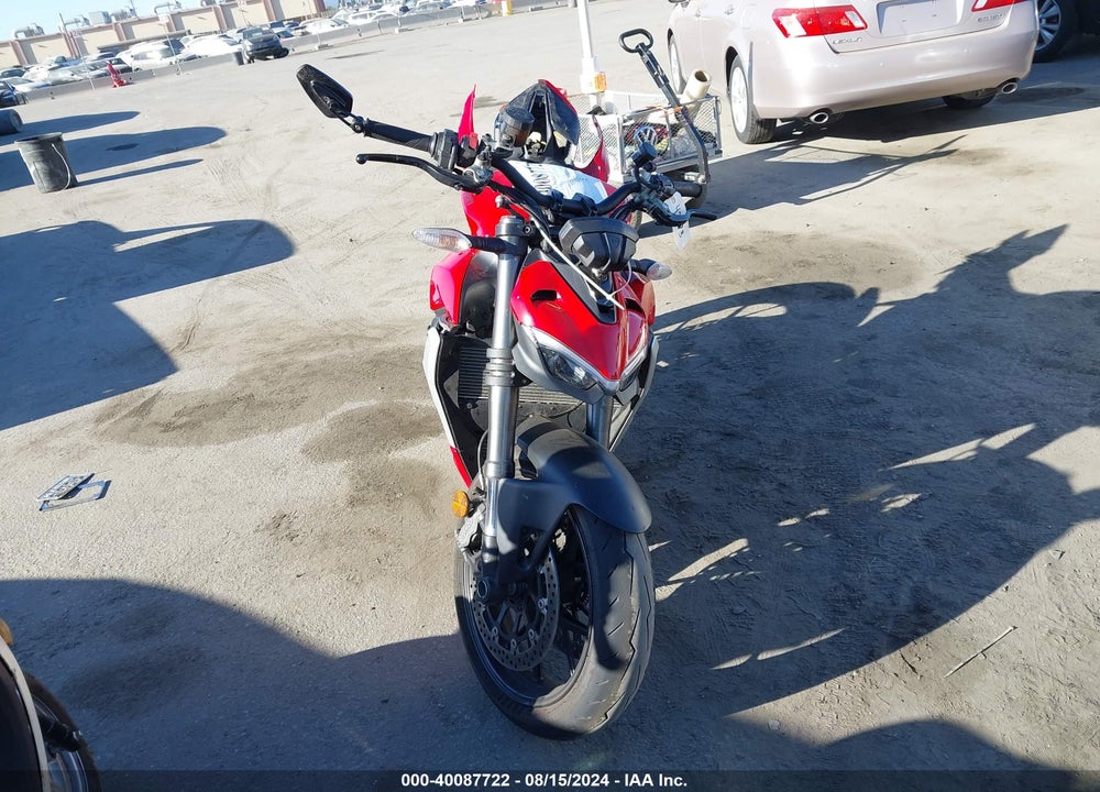 2022 DUCATI STREETFIGHTER V2 VIN: ZDMFAKYW2NB002750