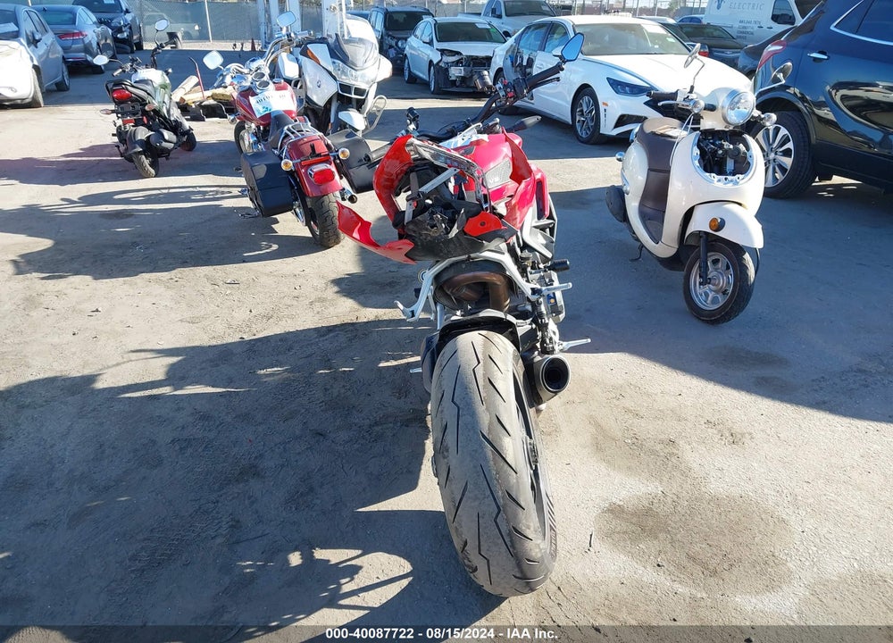 2022 DUCATI STREETFIGHTER V2 VIN: ZDMFAKYW2NB002750