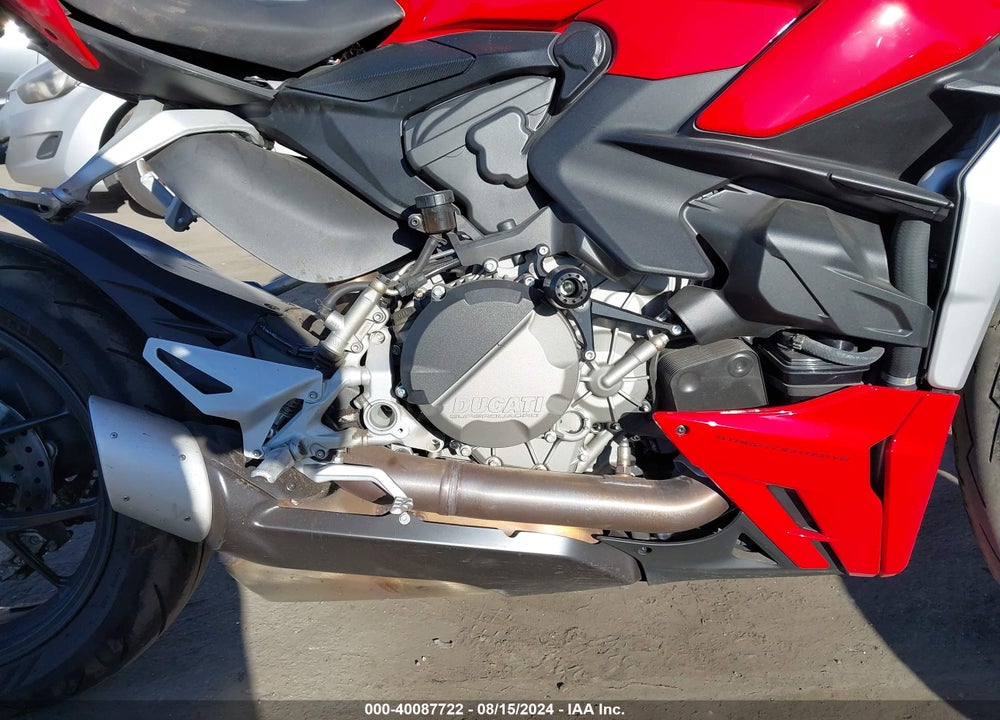 2022 DUCATI STREETFIGHTER V2 VIN: ZDMFAKYW2NB002750