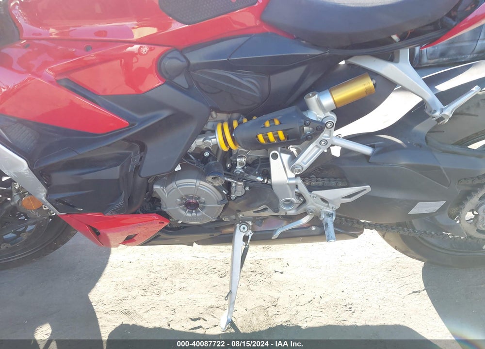2022 DUCATI STREETFIGHTER V2 VIN: ZDMFAKYW2NB002750