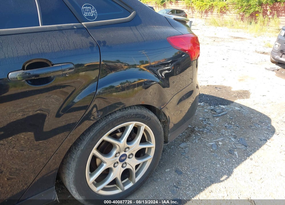 2015 FORD FOCUS SE VIN: 1FADP3F28FL299385