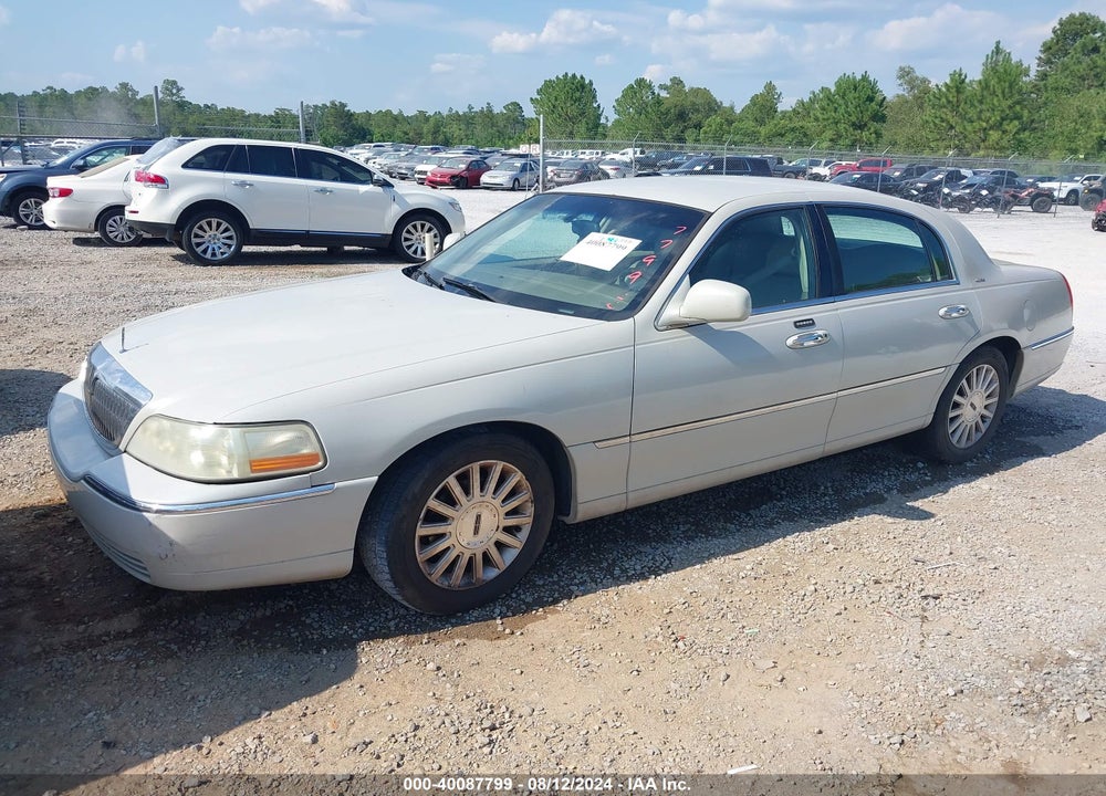 2004 LINCOLN TOWN CAR VIN: 1LNHM83W64Y610008