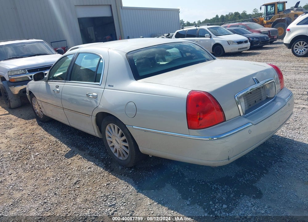2004 LINCOLN TOWN CAR VIN: 1LNHM83W64Y610008