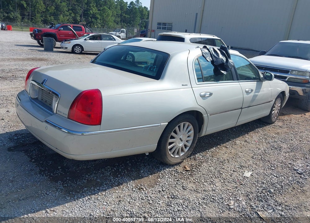 2004 LINCOLN TOWN CAR VIN: 1LNHM83W64Y610008