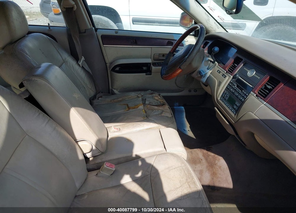 2004 LINCOLN TOWN CAR VIN: 1LNHM83W64Y610008