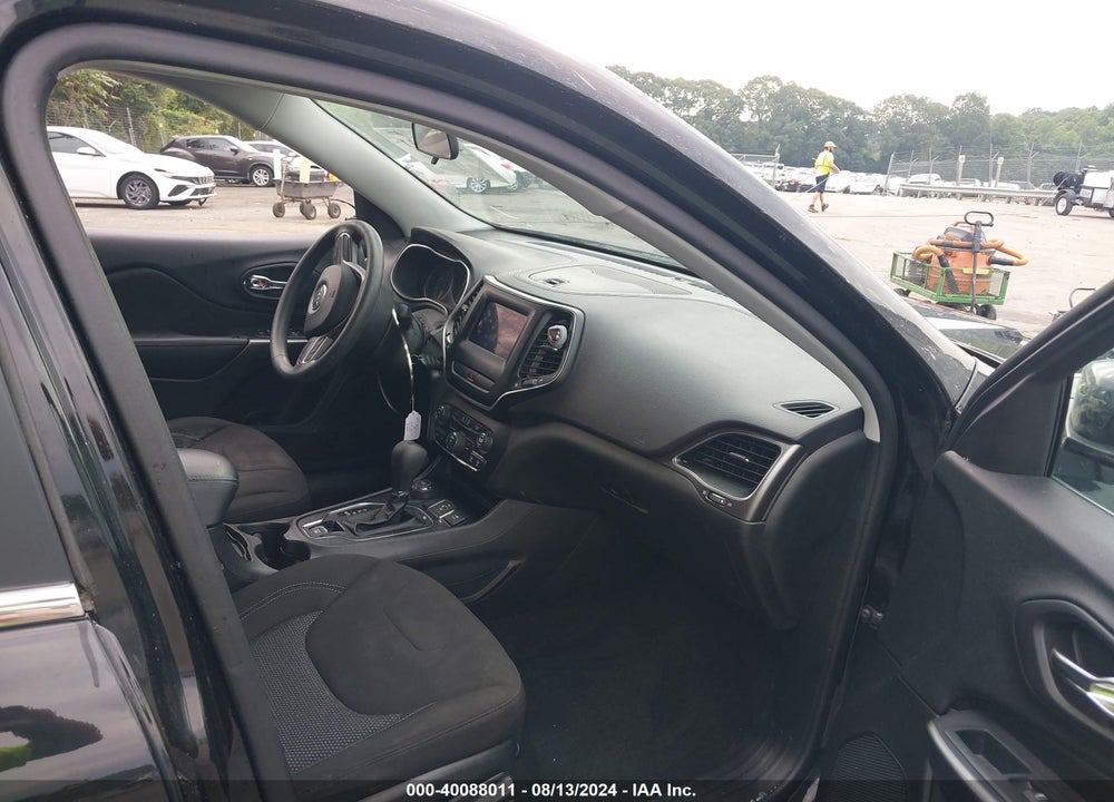 2019 JEEP CHEROKEE LATITUDE 4X4 VIN: 1C4PJMCB2KD237536