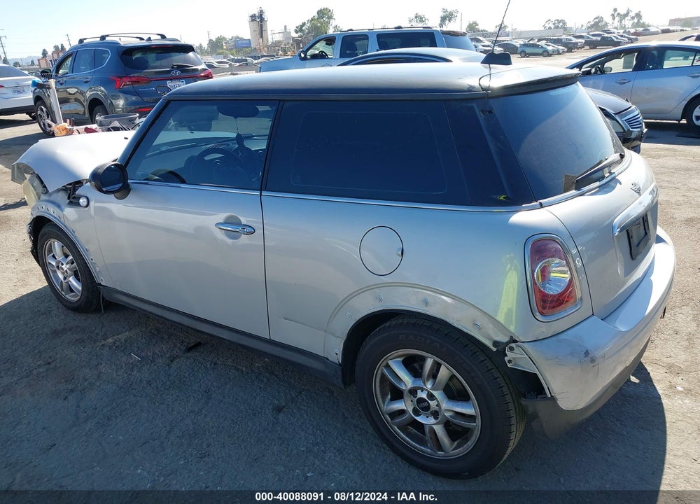 2011 MINI COOPER VIN: WMWSU3C53BT095349