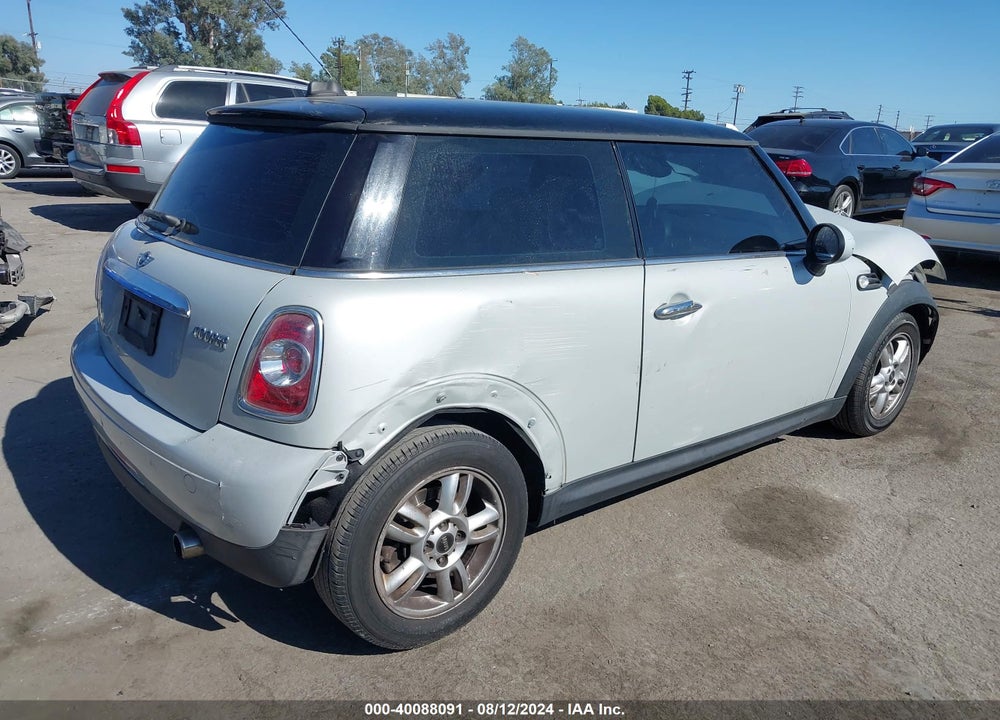 2011 MINI COOPER VIN: WMWSU3C53BT095349