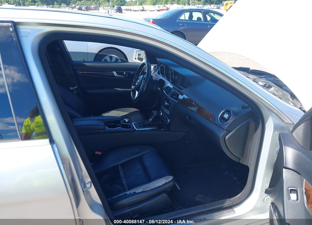 2014 MERCEDES-BENZ C 250 LUXURY/SPORT VIN: WDDGF4HBXEA961044