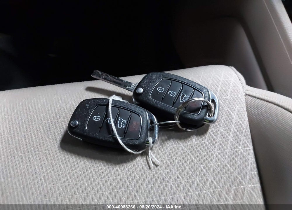 2016 HYUNDAI TUCSON SE VIN: KM8J3CA43GU145370