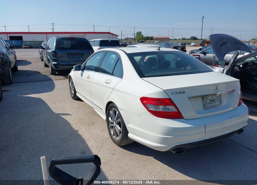 2011 MERCEDES-BENZ C 300 LUXURY/SPORT VIN: WDDGF5EB3BR172029