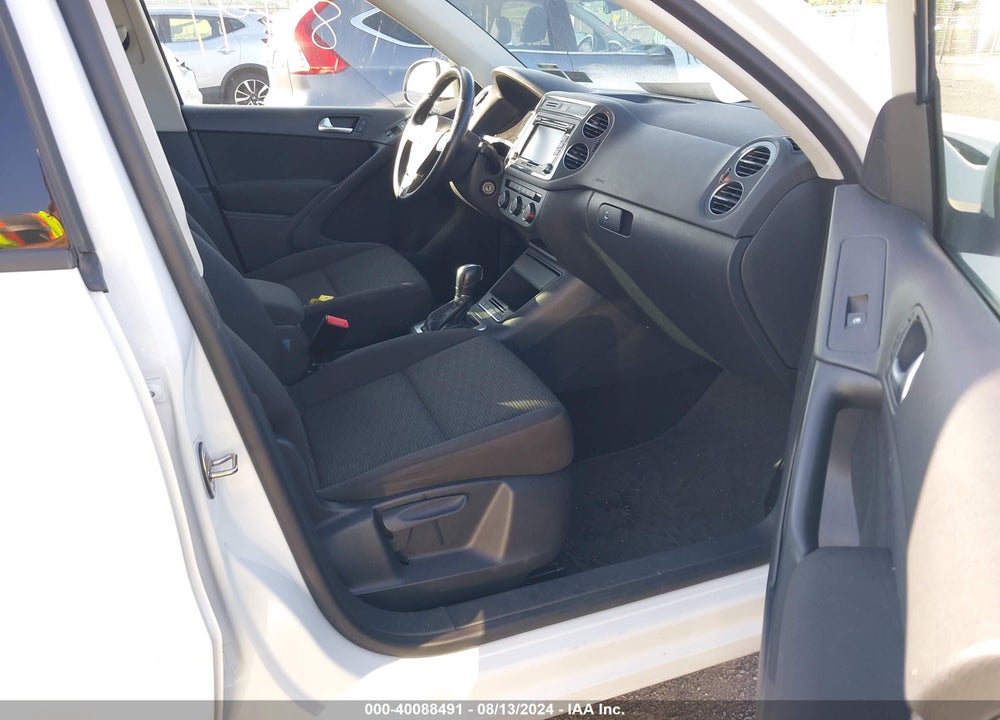 2015 VOLKSWAGEN TIGUAN S VIN: WVGAV7AXXFW615408