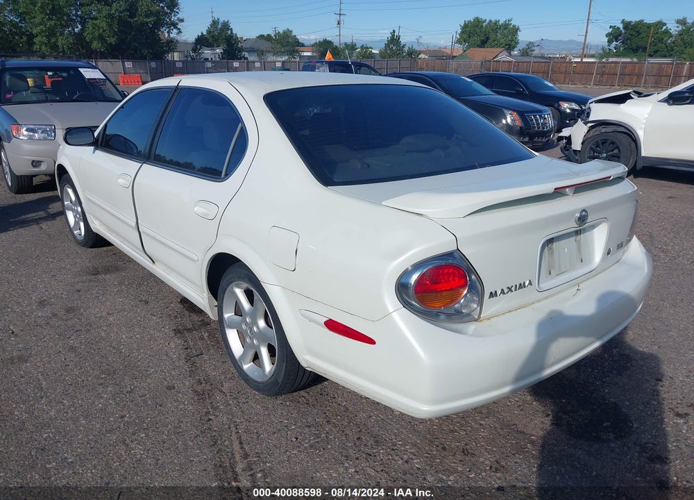 2002 NISSAN MAXIMA SE VIN: JN1DA31A22T313255
