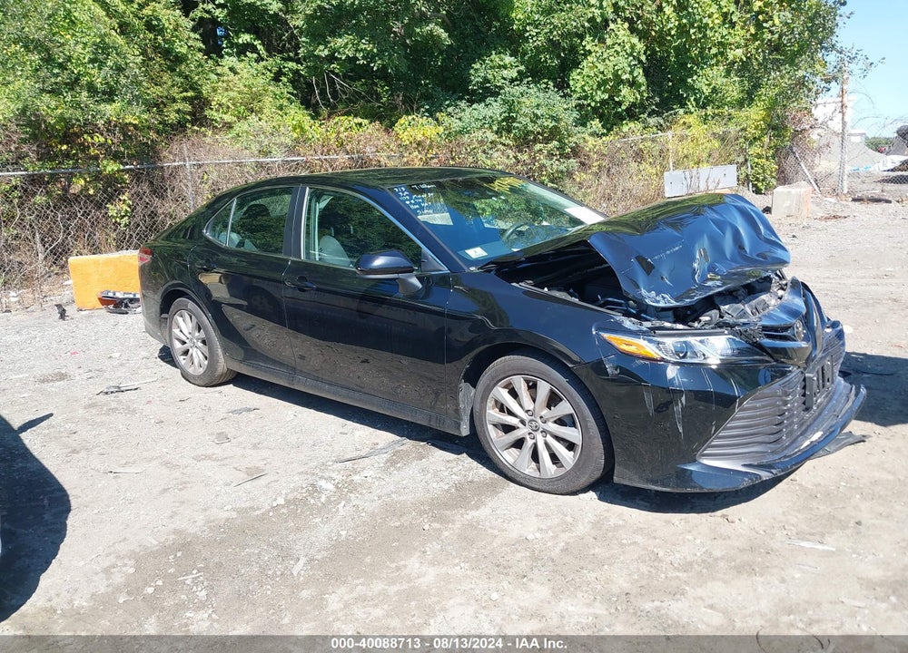 2018 TOYOTA CAMRY LE VIN: 4T1B11HK5JU562984