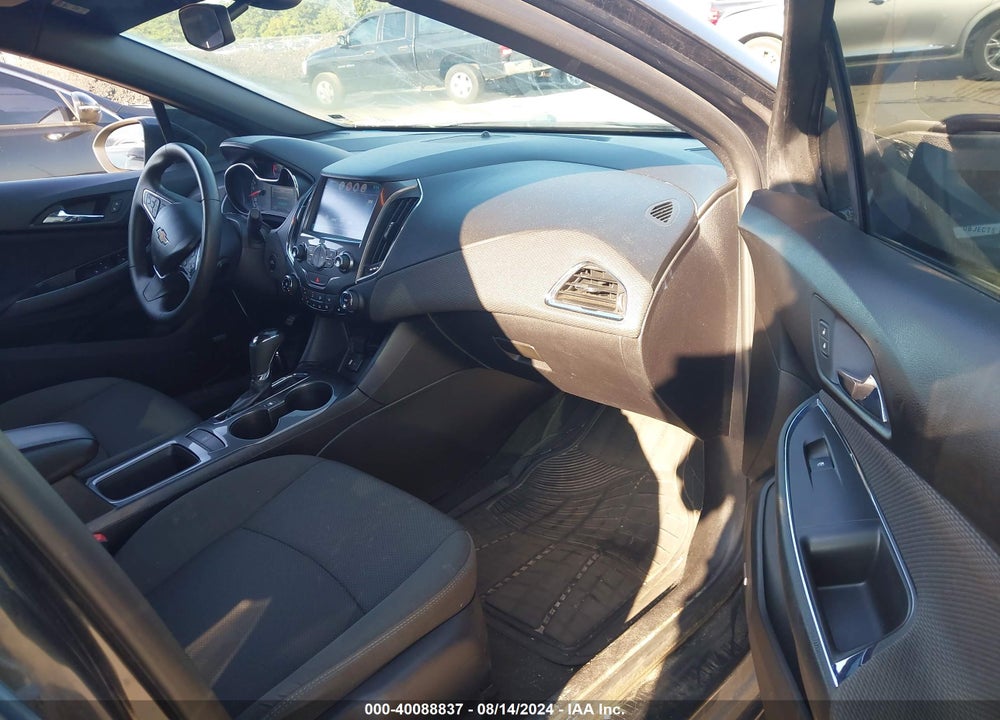 2017 CHEVROLET CRUZE LT AUTO VIN: 1G1BE5SMXH7170403