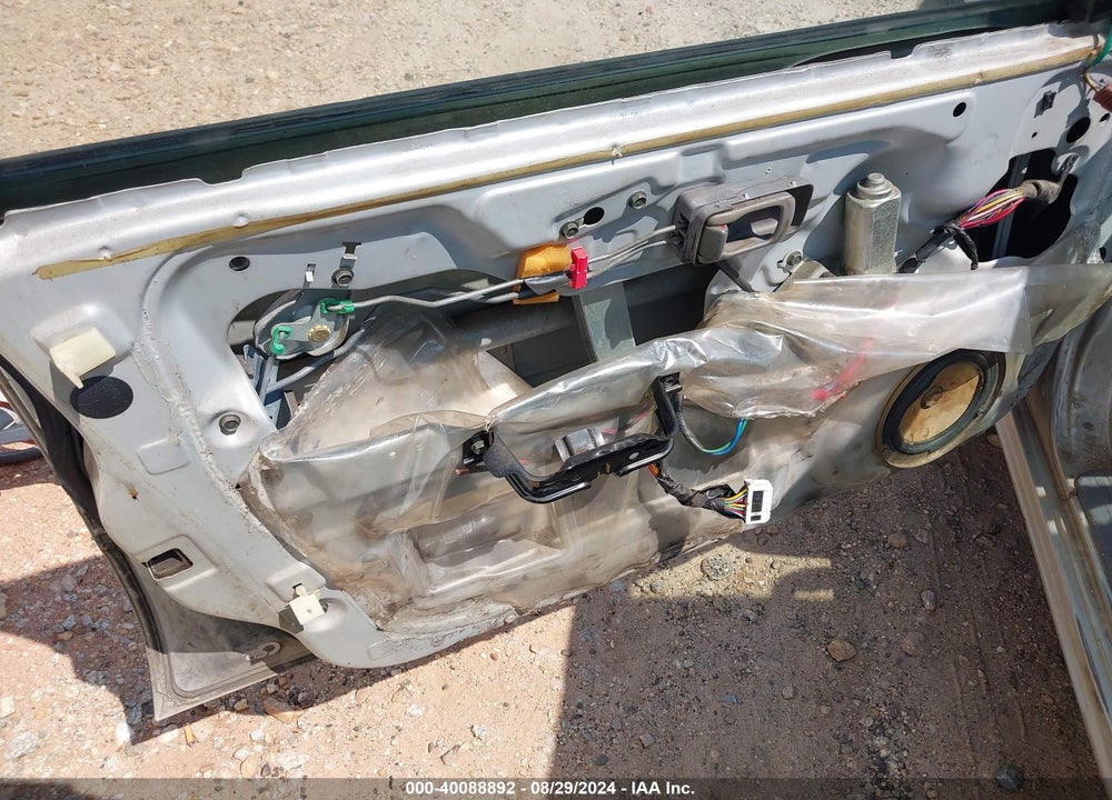 1998 NISSAN SENTRA GXE/XE VIN: 3N1AB41DXWL039782