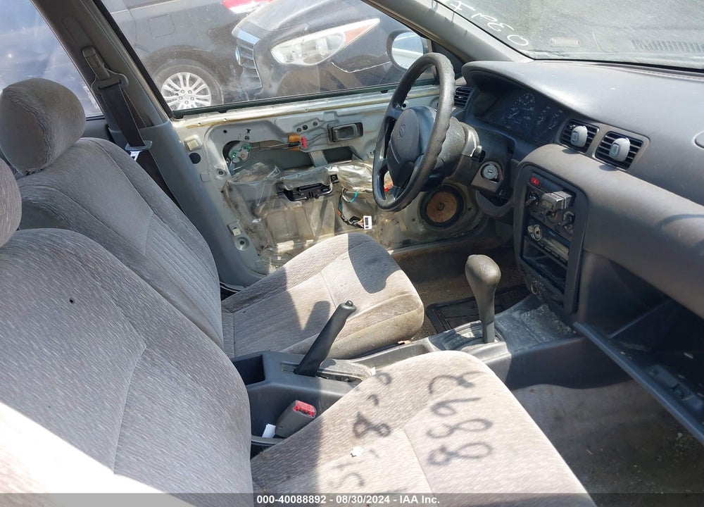 1998 NISSAN SENTRA GXE/XE VIN: 3N1AB41DXWL039782