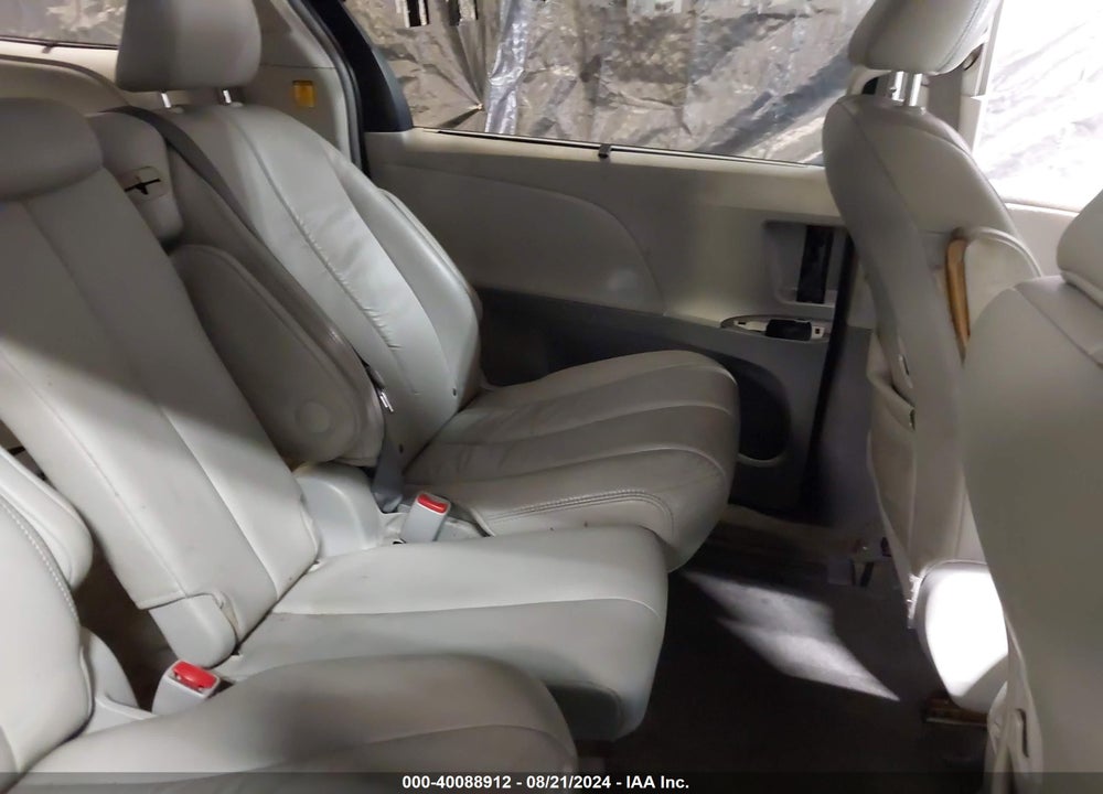 2011 TOYOTA SIENNA XLE V6 VIN: 5TDYK3DC1BS143090