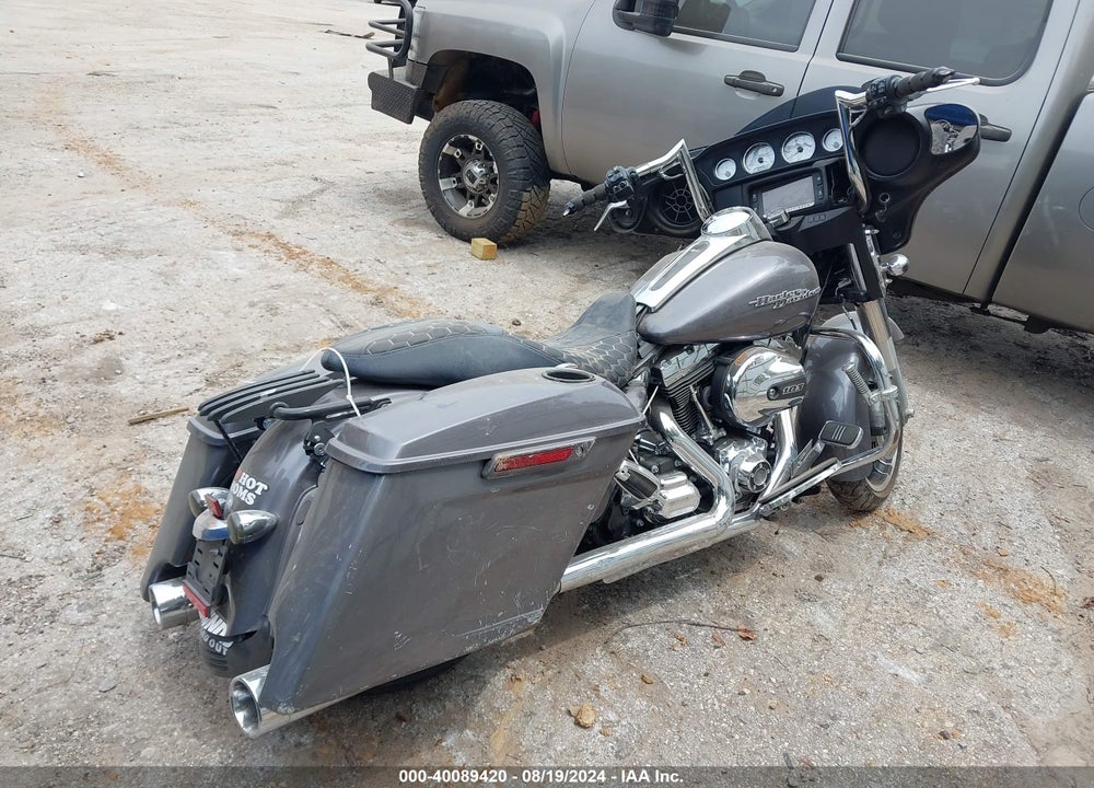 2014 HARLEY-DAVIDSON FLHX STREET GLIDE VIN: 1HD1KBM10EB706716