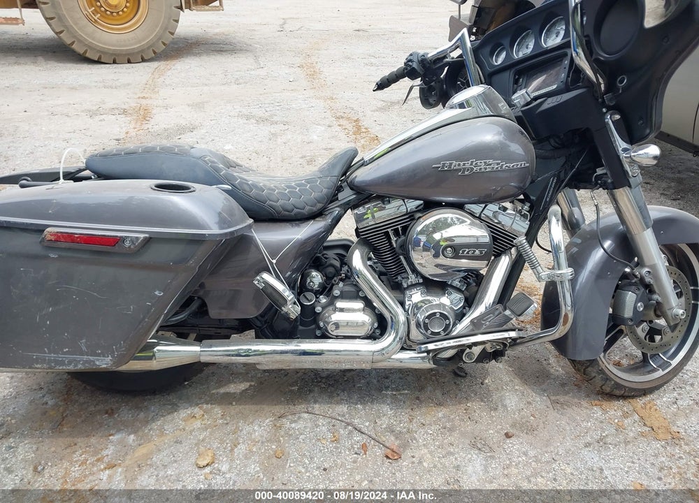 2014 HARLEY-DAVIDSON FLHX STREET GLIDE VIN: 1HD1KBM10EB706716