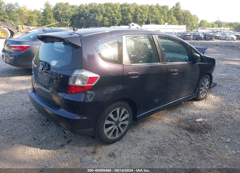 2013 HONDA FIT VIN: JHMGE8H56DC068272