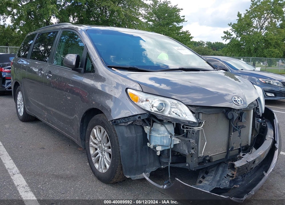 2015 TOYOTA SIENNA XLE 8 PASSENGER VIN: 5TDYK3DC0FS613440
