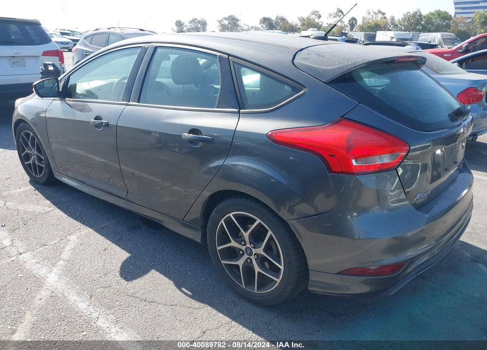 2015 FORD FOCUS SE VIN: 1FADP3K23FL247085