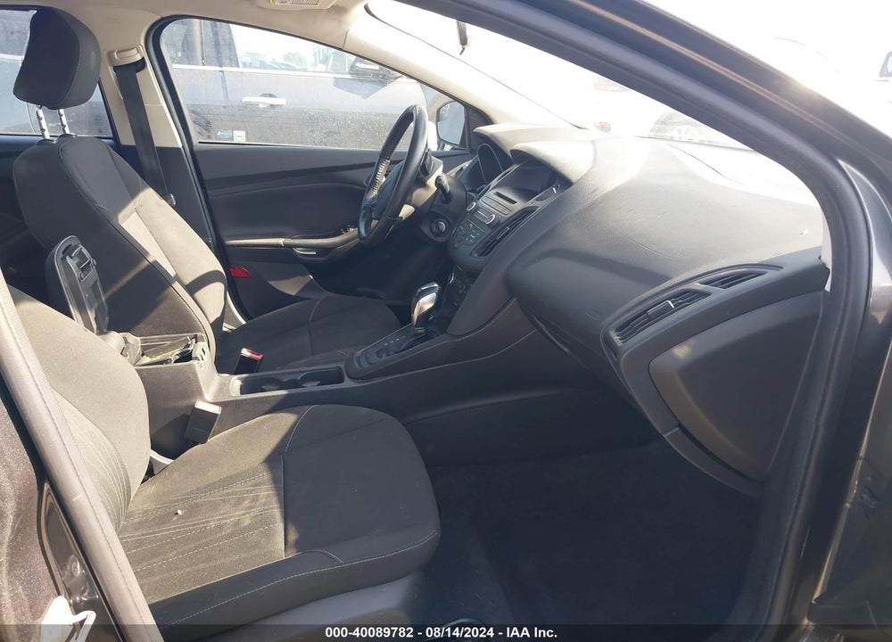 2015 FORD FOCUS SE VIN: 1FADP3K23FL247085