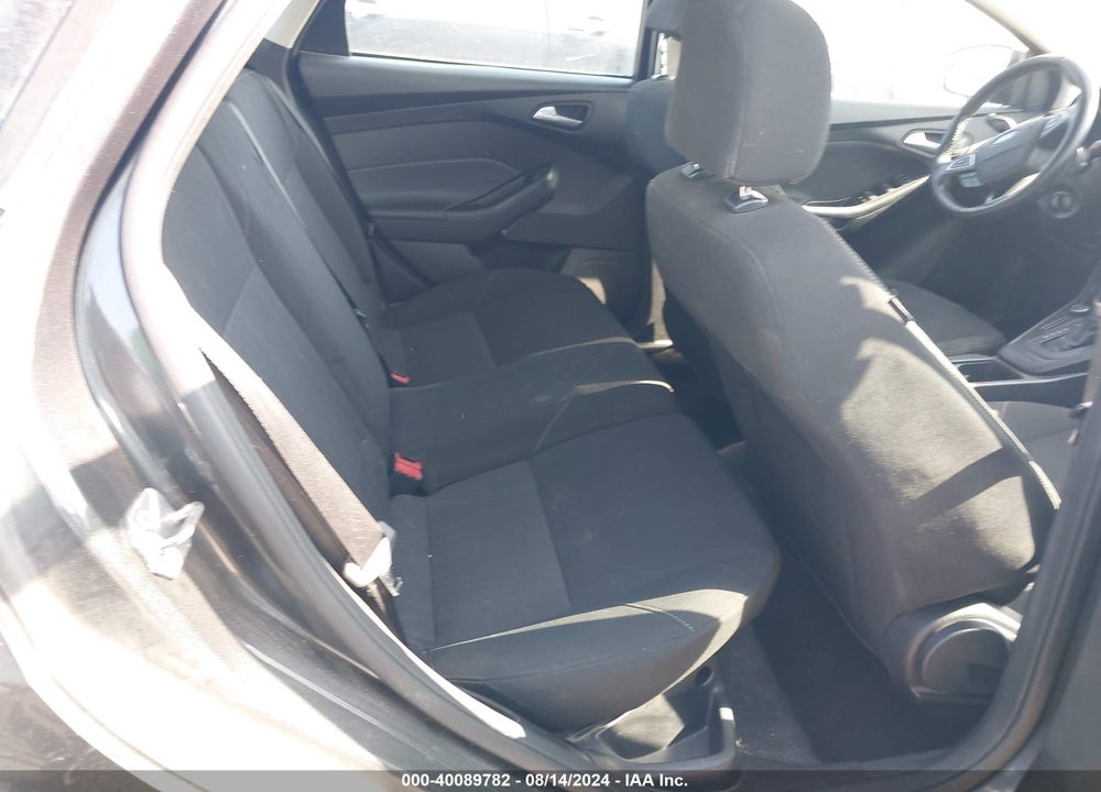 2015 FORD FOCUS SE VIN: 1FADP3K23FL247085