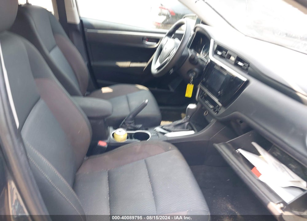 2019 TOYOTA COROLLA LE VIN: 2T1BURHE3KC196753