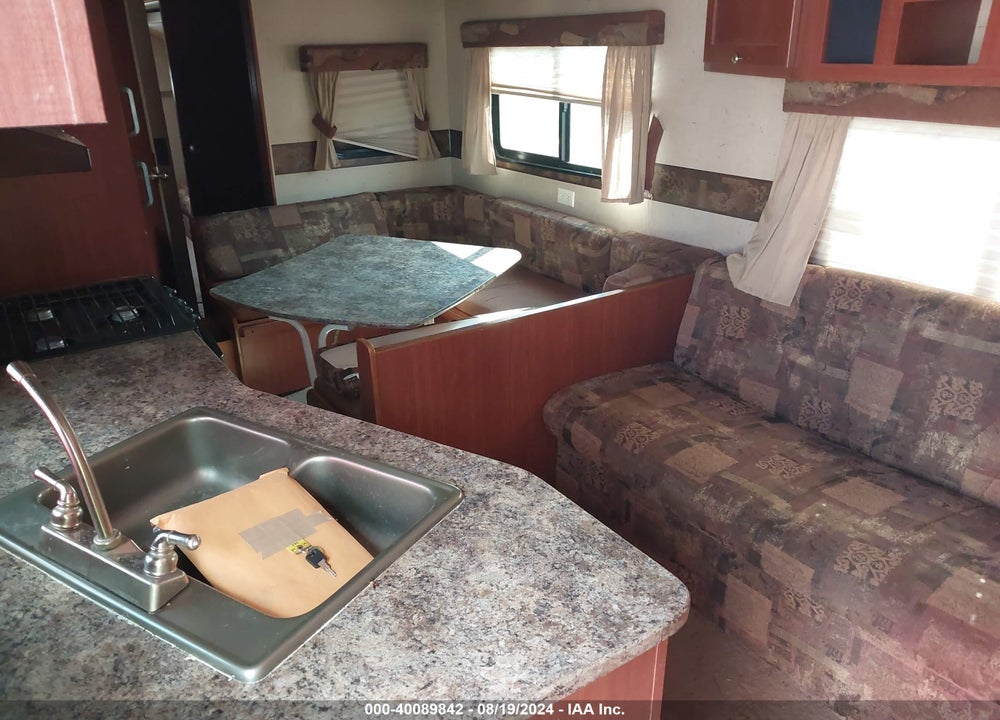 2011 CROSSROADS ZINGER TRAVEL TRAILER VIN: 4V0TC3120BA012948