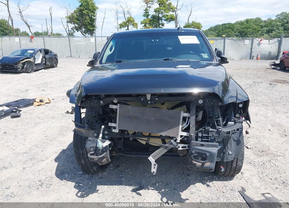2018 RAM 3500 BIG HORN MEGA CAB 4X4 6'4 BOX VIN: 3C63R3LL6JG393341