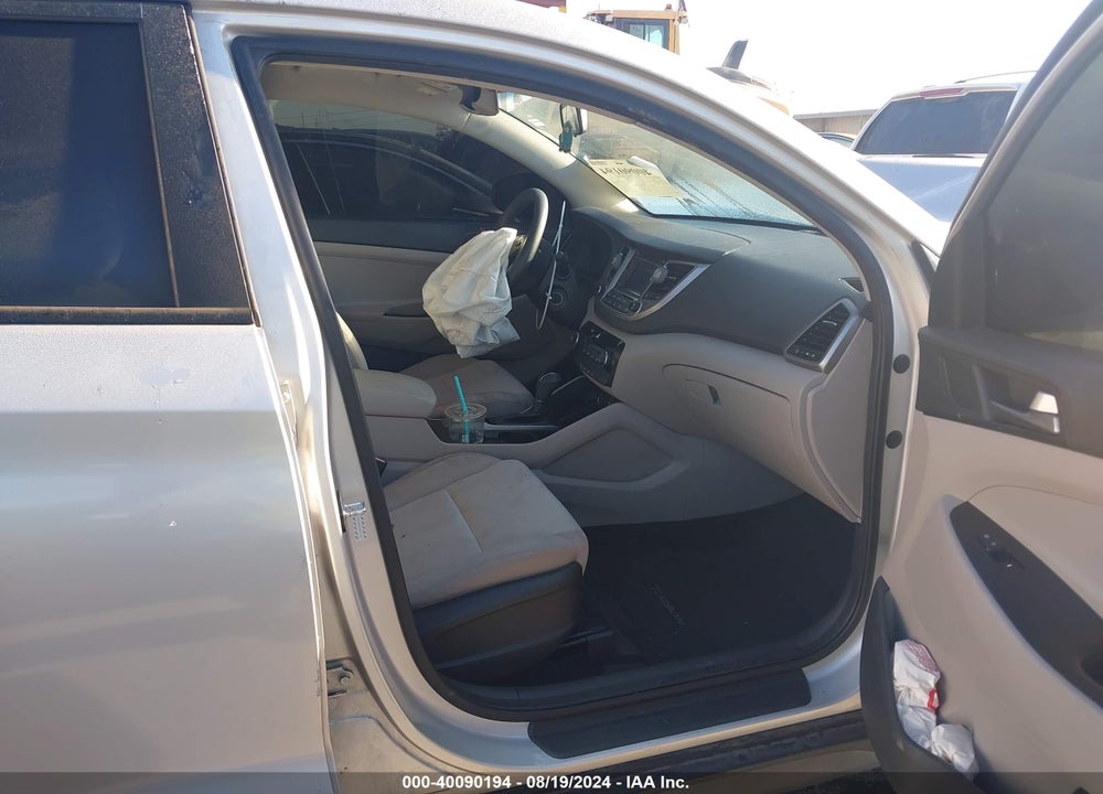 2016 HYUNDAI TUCSON SE VIN: KM8J23A49GU042733