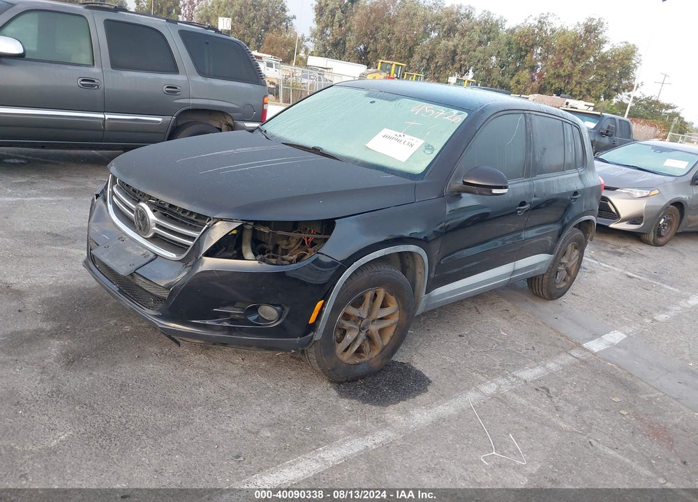 2011 VOLKSWAGEN TIGUAN S VIN: WVGAV7AX7BW560099