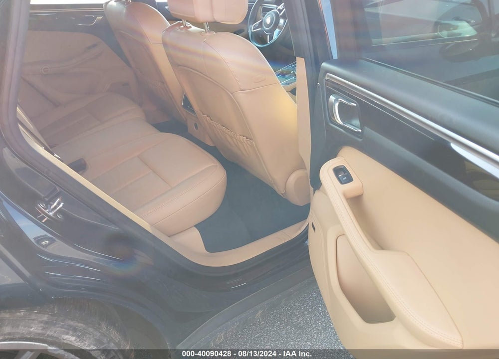 2017 PORSCHE MACAN VIN: WP1AA2A50HLB81651